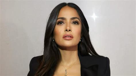 salma hayek wardrobe malfunction unedited|Salma Hayek Suffers MULTIPLE Wardrobe Malfunctions During。